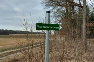 Hinweisschild Waldumbauweg