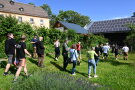 Rundgang der Bewertungskommission durch das grüne Hallerstein
